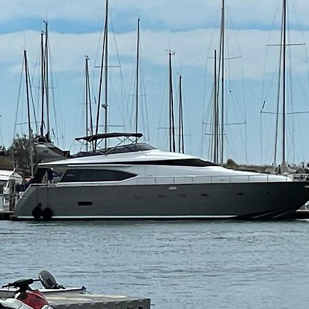 ホテル Motoryacht 21 Avec Equipage バルセロナ エクステリア 写真