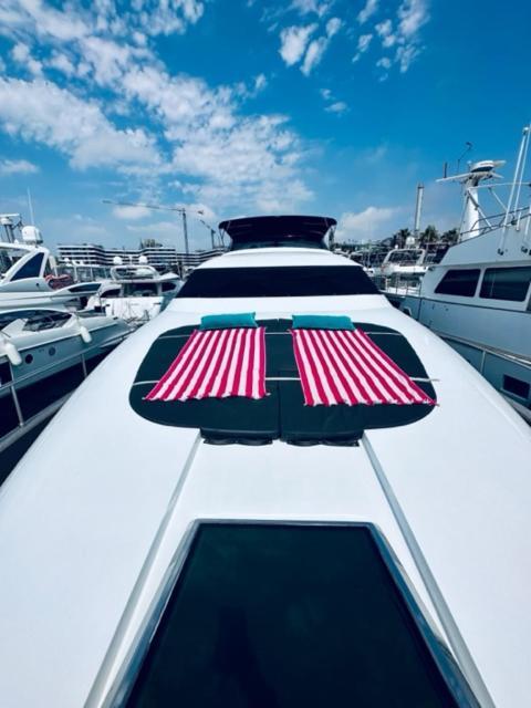 ホテル Motoryacht 21 Avec Equipage バルセロナ エクステリア 写真