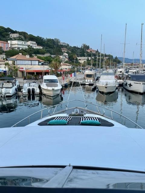 ホテル Motoryacht 21 Avec Equipage バルセロナ エクステリア 写真