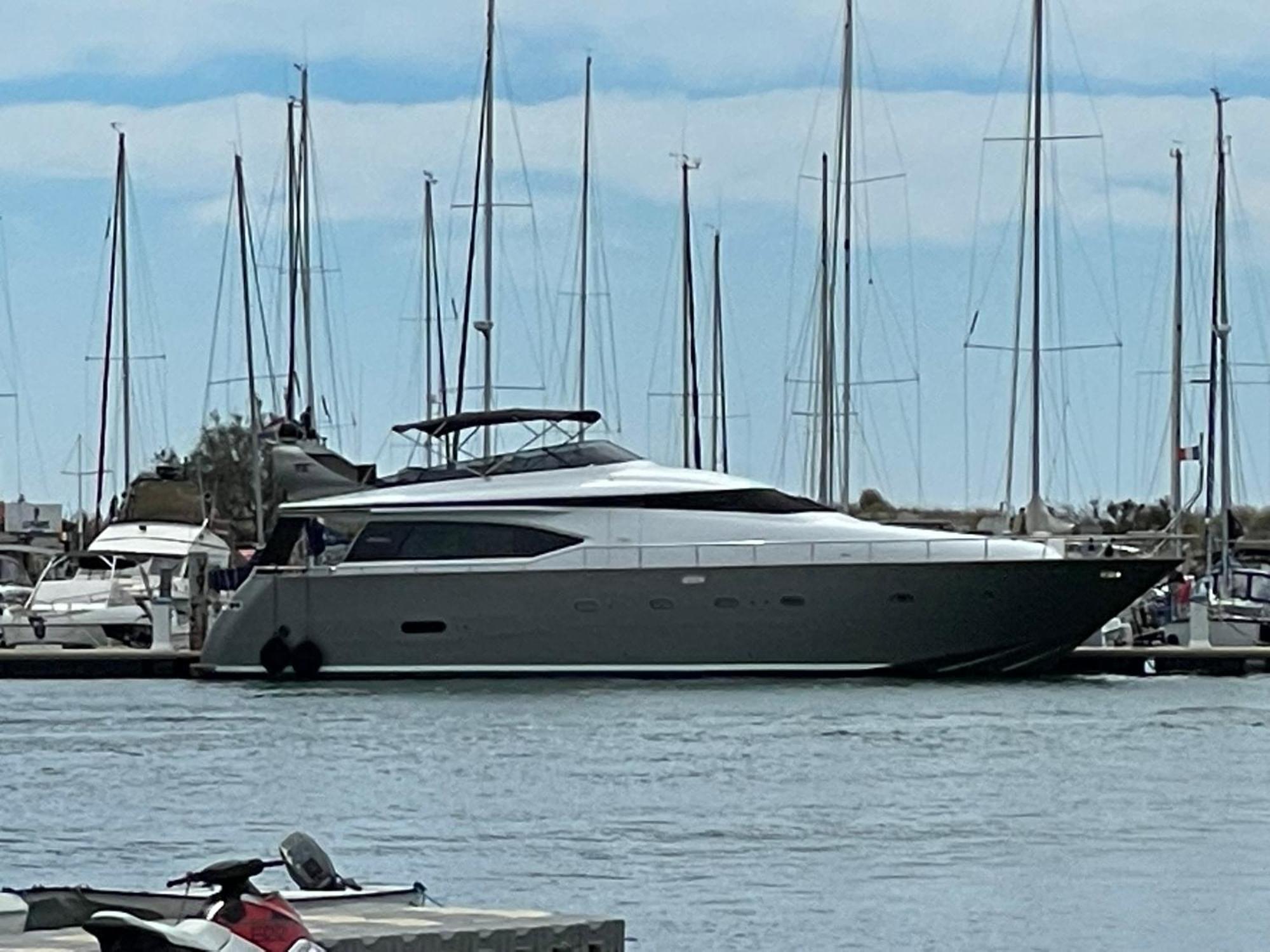 ホテル Motoryacht 21 Avec Equipage バルセロナ エクステリア 写真