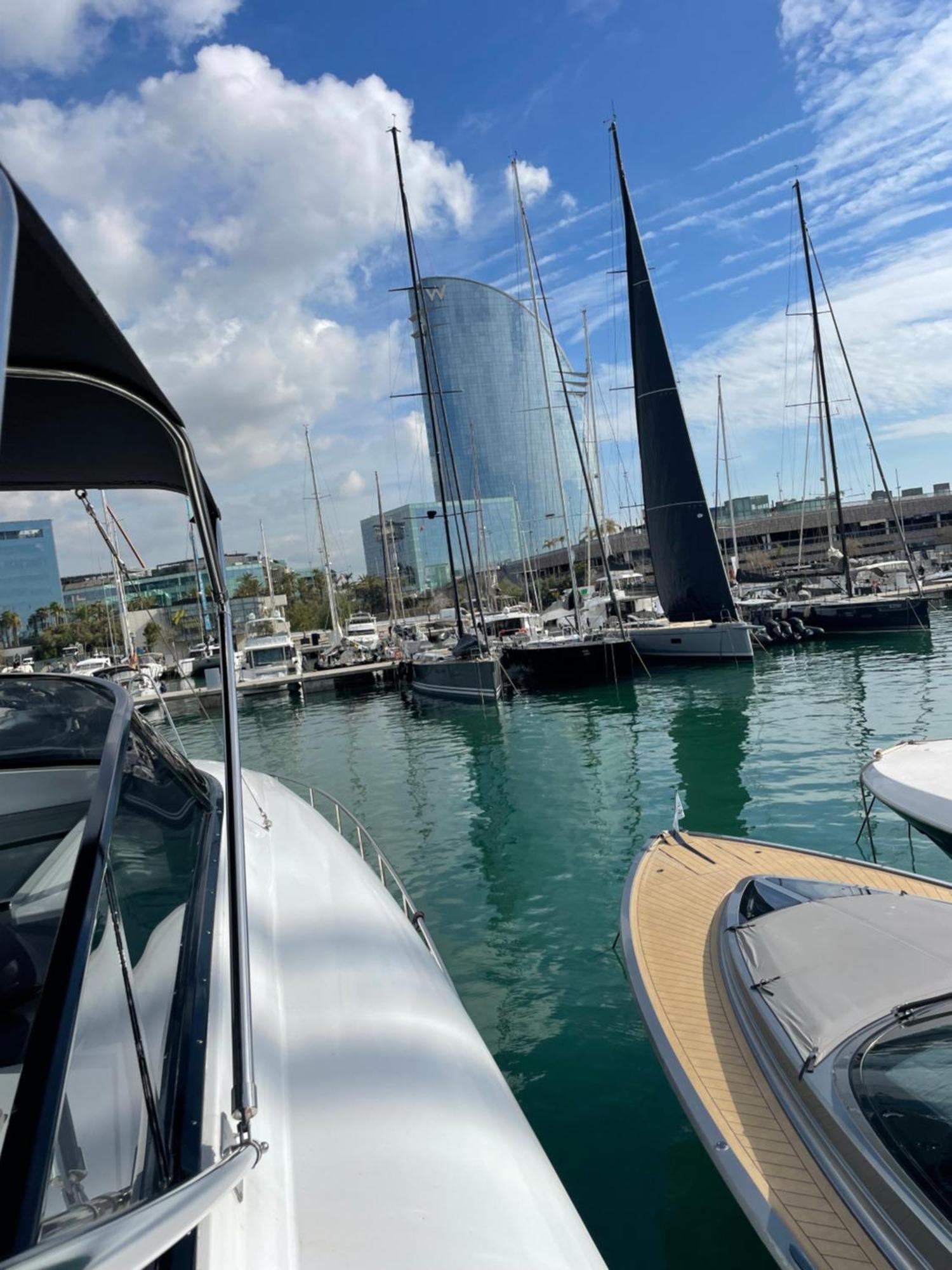 ホテル Motoryacht 21 Avec Equipage バルセロナ エクステリア 写真